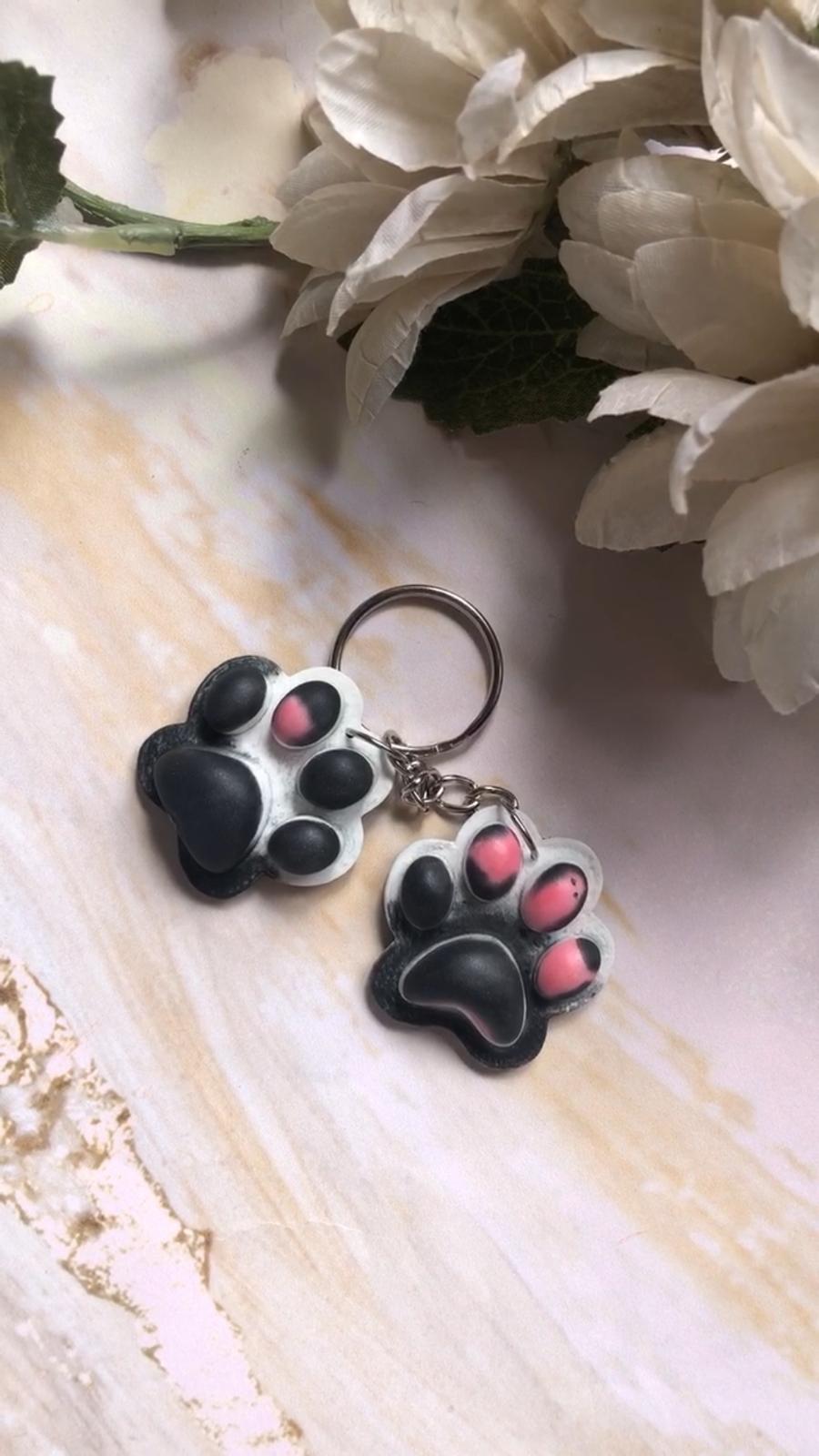 Huellas solidarias (llaveros)